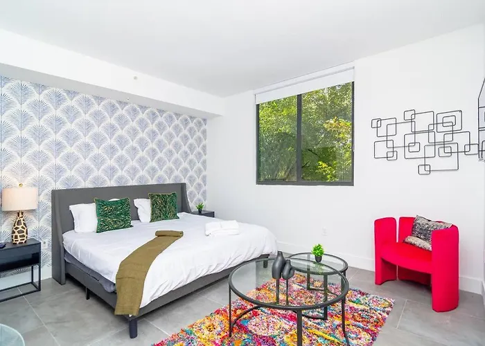 Stylish 1Br Suite With King Bed Walk To Marlins Park & Brickell