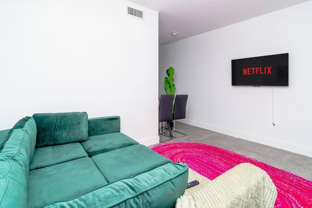 Apartment Stylish 1br With King Bed Walk To Marlins Park & Brickell *