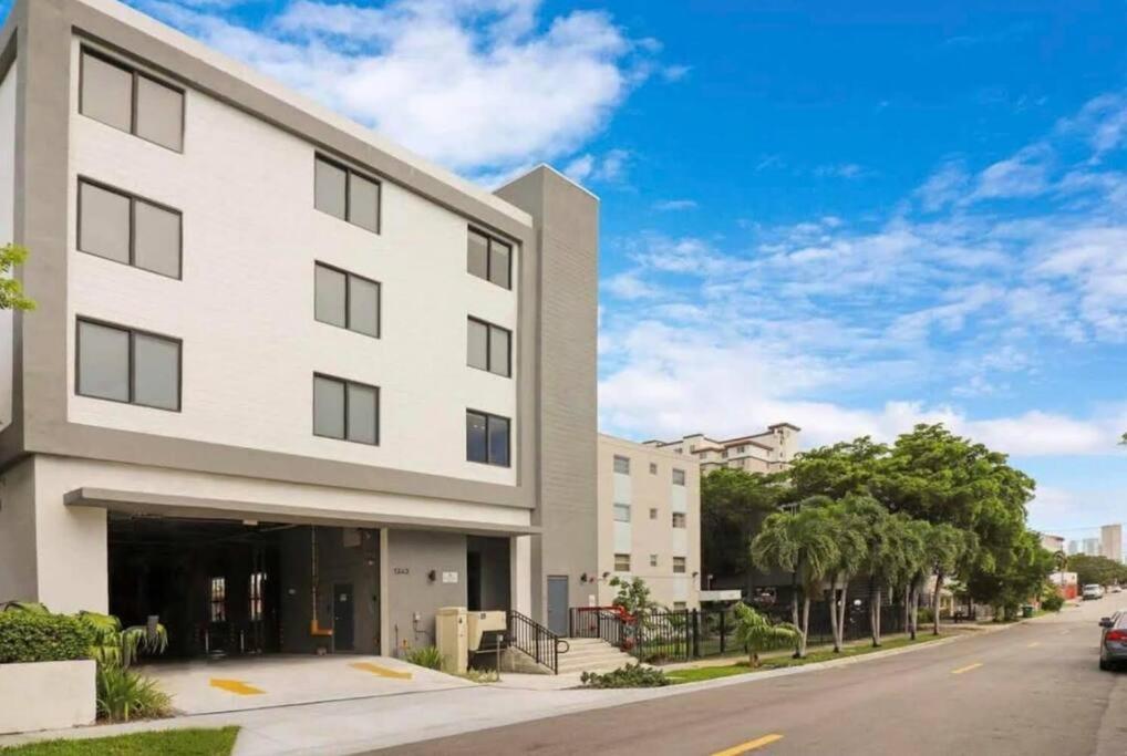 Apartment Stylish 1br With King Bed Walk To Marlins Park & Brickell *