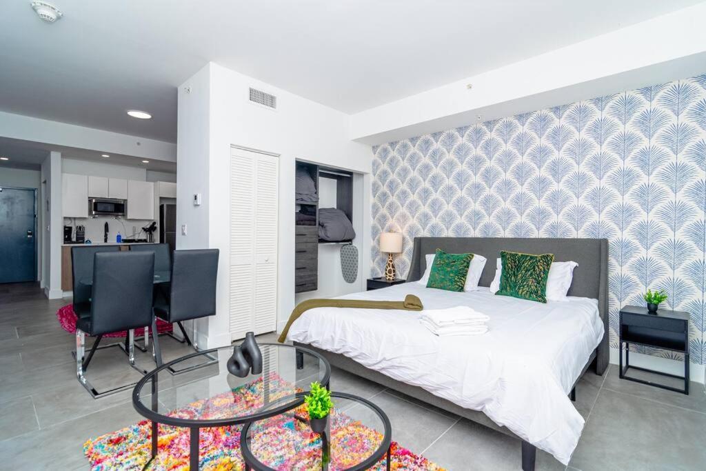 Stylish 1br With King Bed Walk To Marlins Park & Brickell Apartment